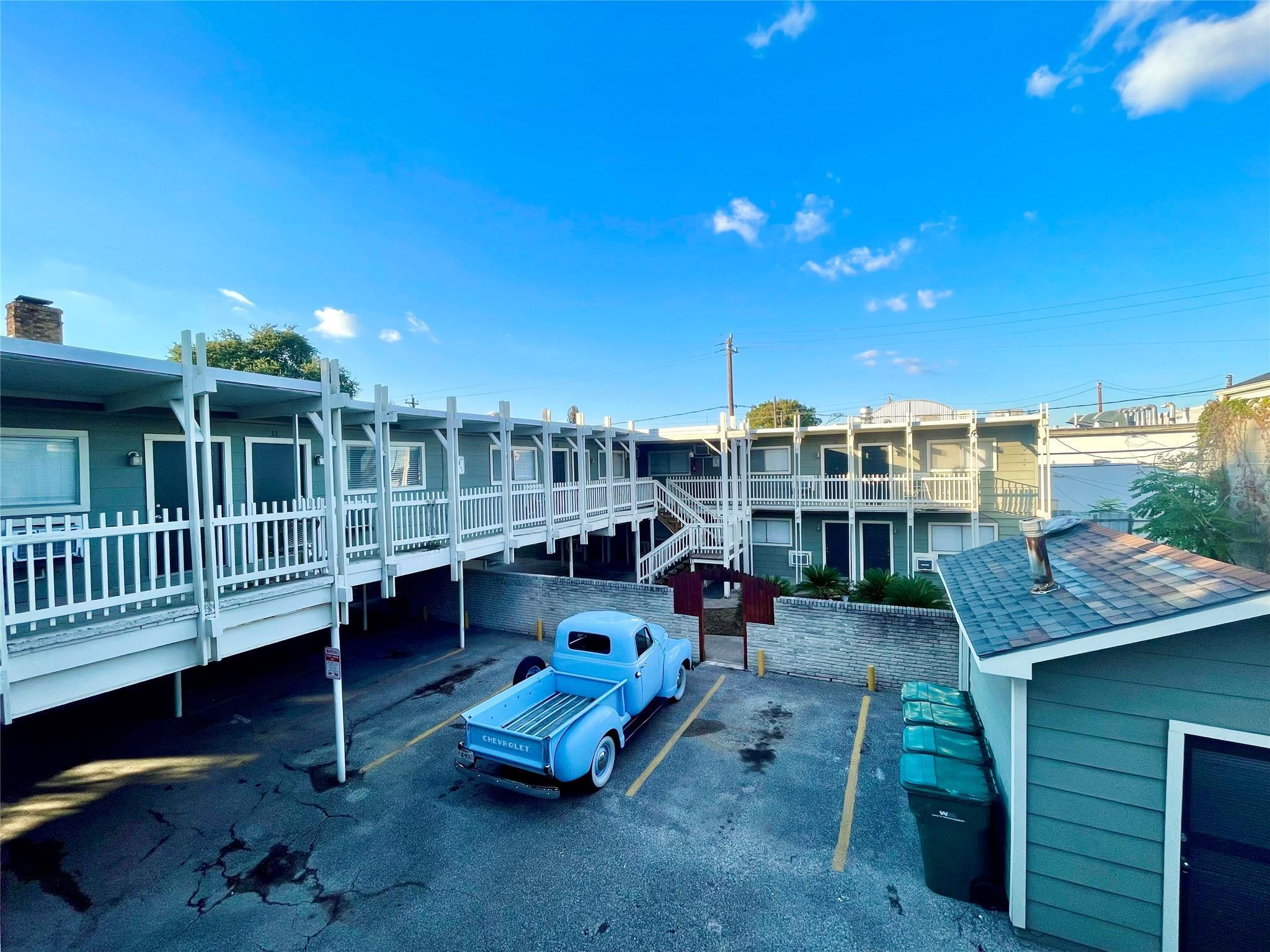 Property Photo: 2006 Sul Ross Street TX 77098