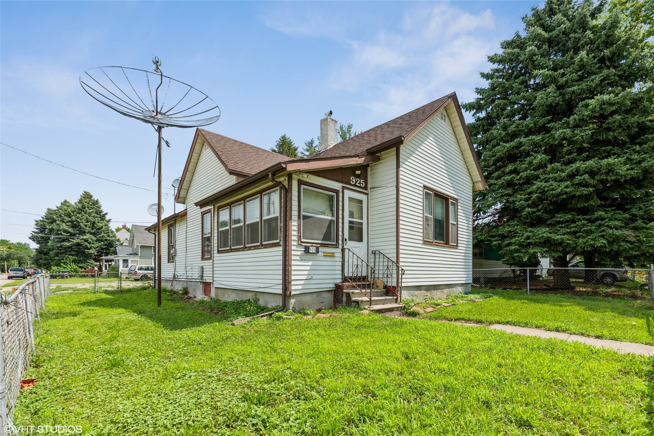 Property Photo:  925 Laurel Street  IA 50314 