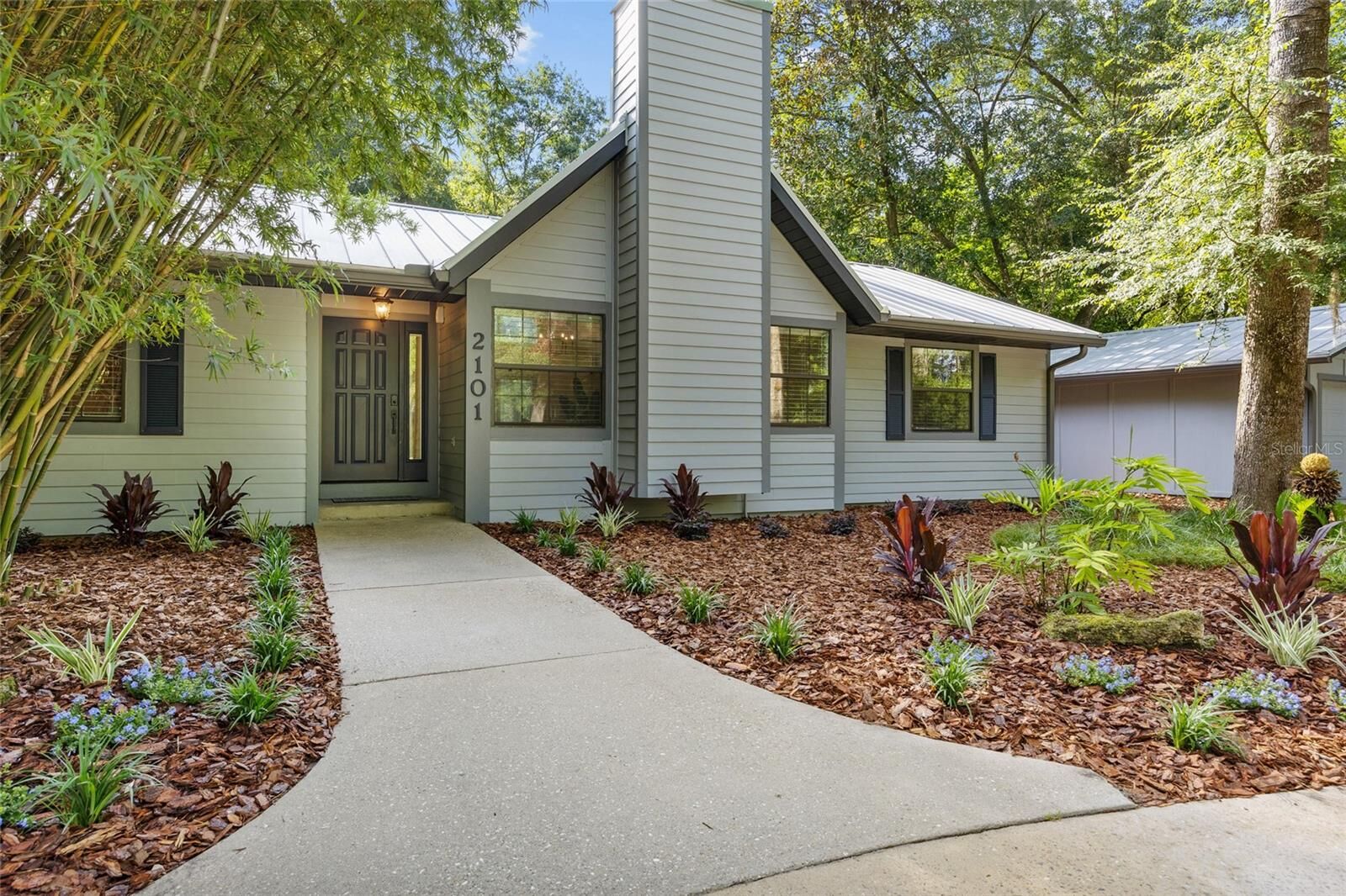 Property Photo:  2101 SW 79th Drive  FL 32607 