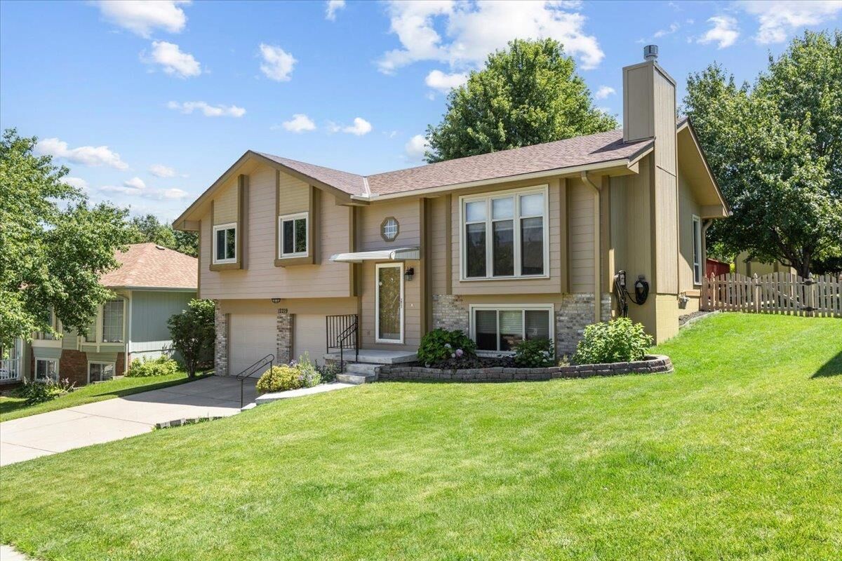 Property Photo: 12219 Bedford Avenue NE 68164-2577