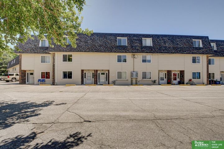 Property Photo: 1120 Delmar Street 4B NE 68046