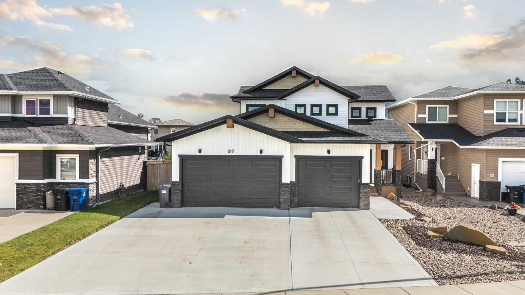 37 Arrowwood Close  Blackfalds AB T4M 0H9 photo