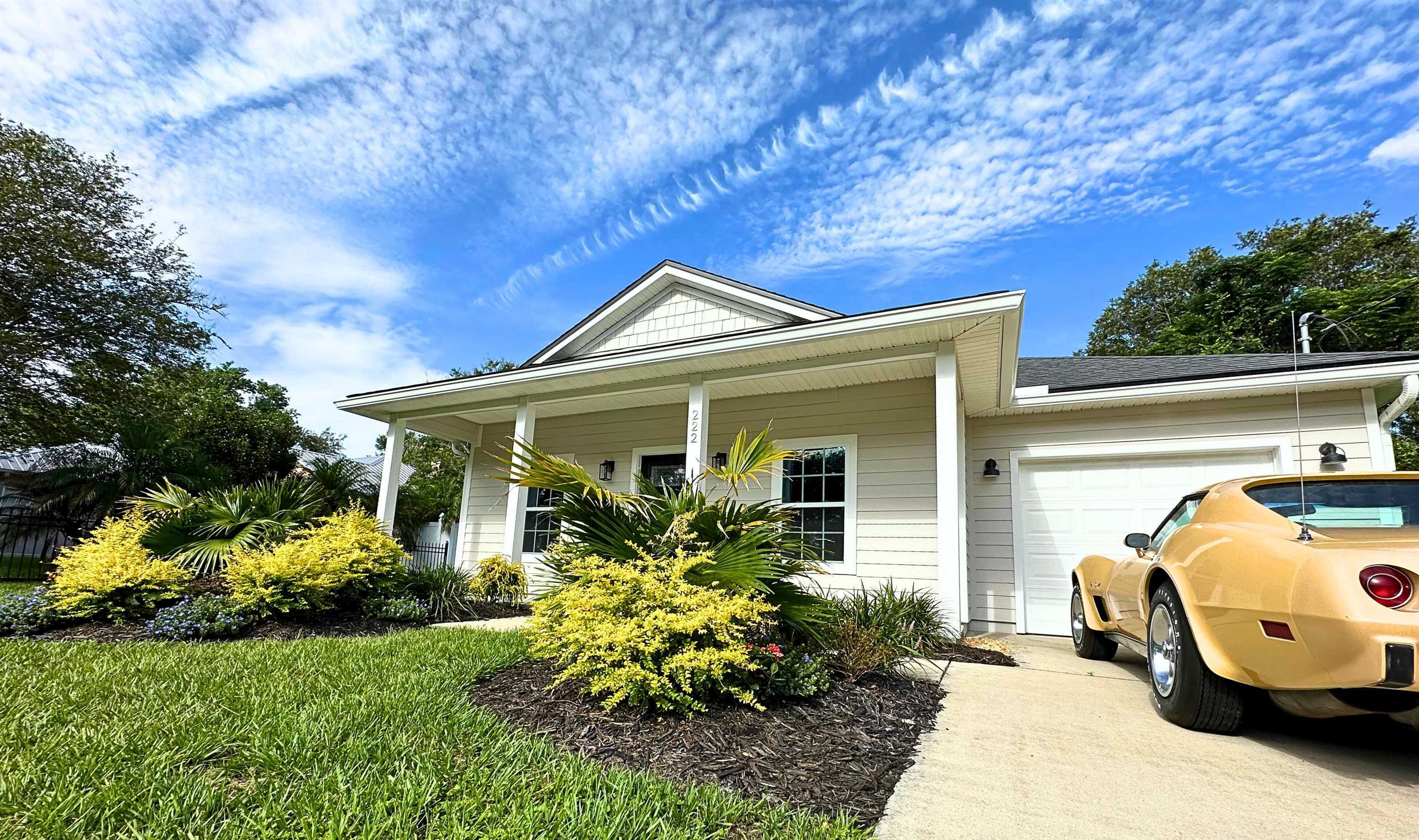 Property Photo: 222 Lobelia Rd FL 32086