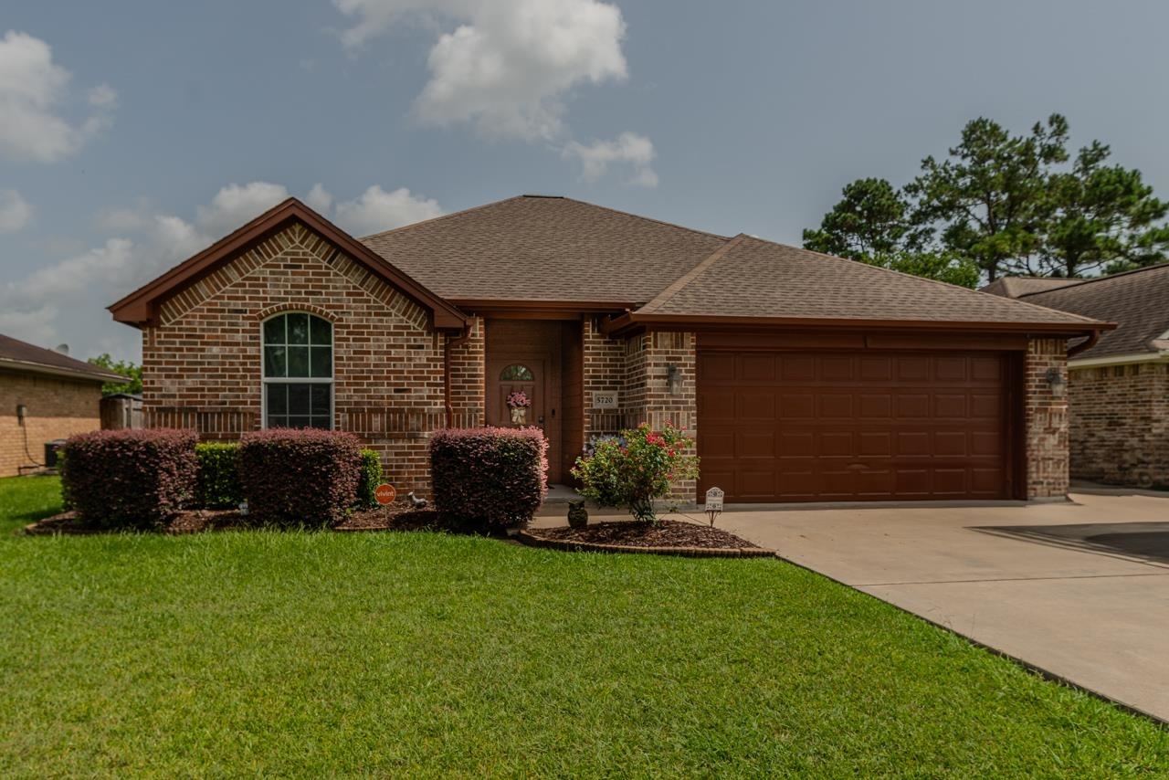 5720 Sunbird Ln  Beaumont TX 77708 photo