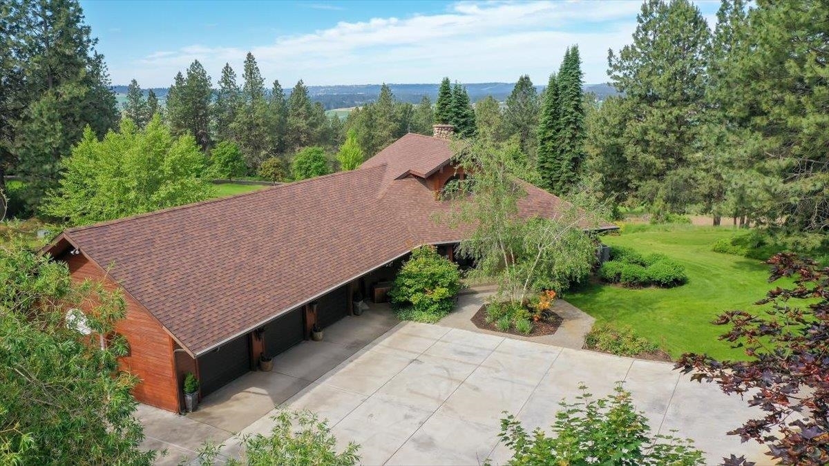 Property Photo:  8912 E Golden Hills Ln  WA 99021 