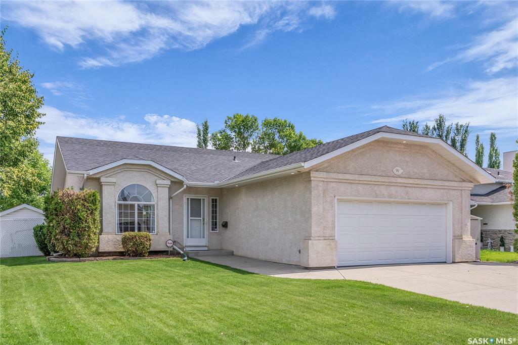 Property Photo:  950 Haslam Crescent  SK S7S 1C7 