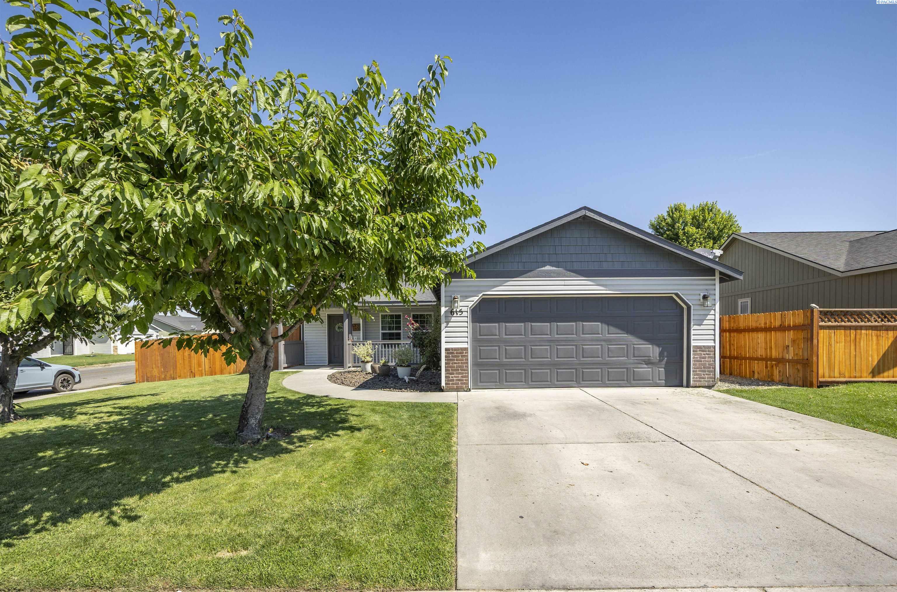 Property Photo:  615 Arteaga Circle  WA 98930 