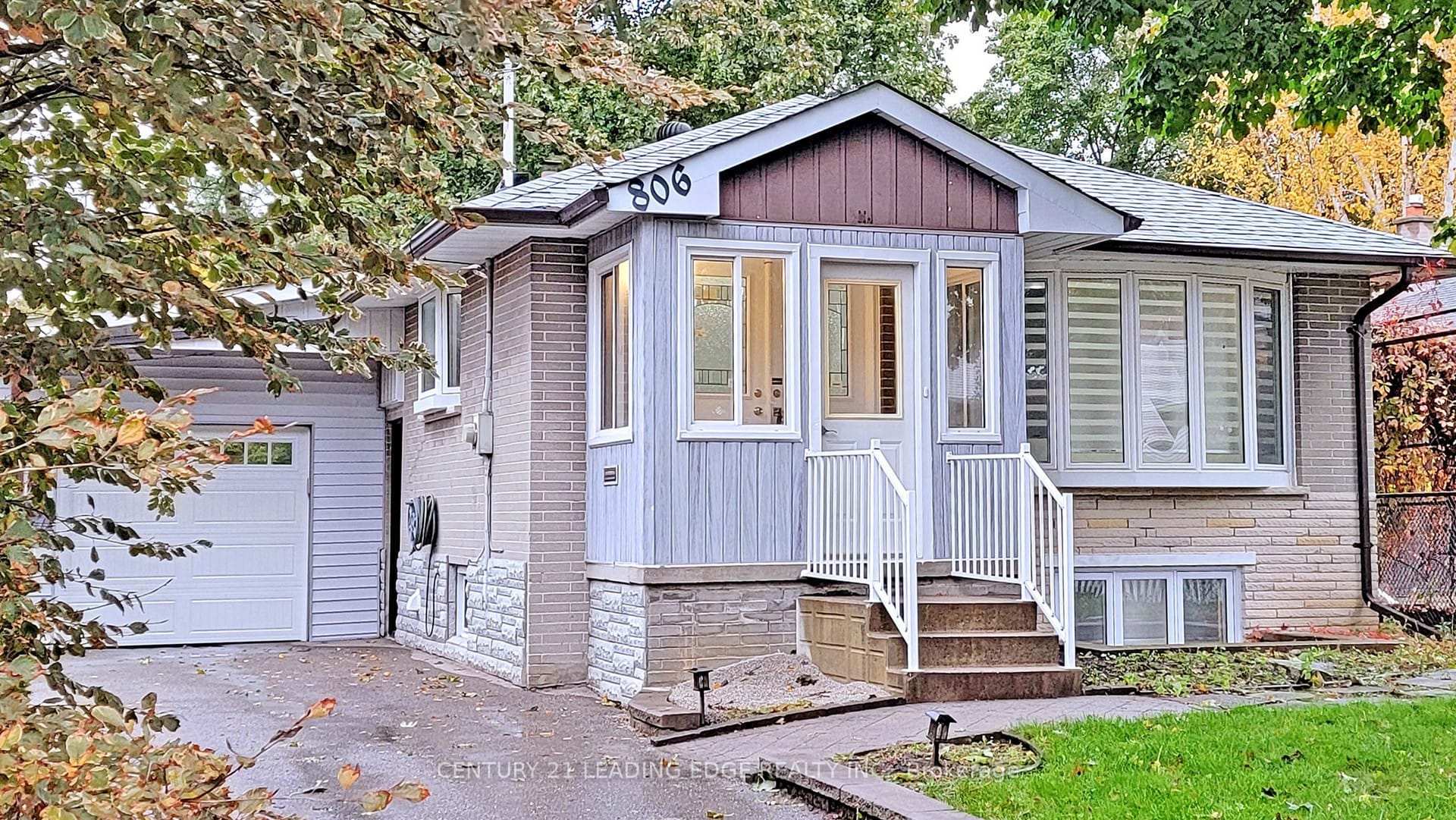 Property Photo:  806 Beech Street W Main  ON L1N 3B7 