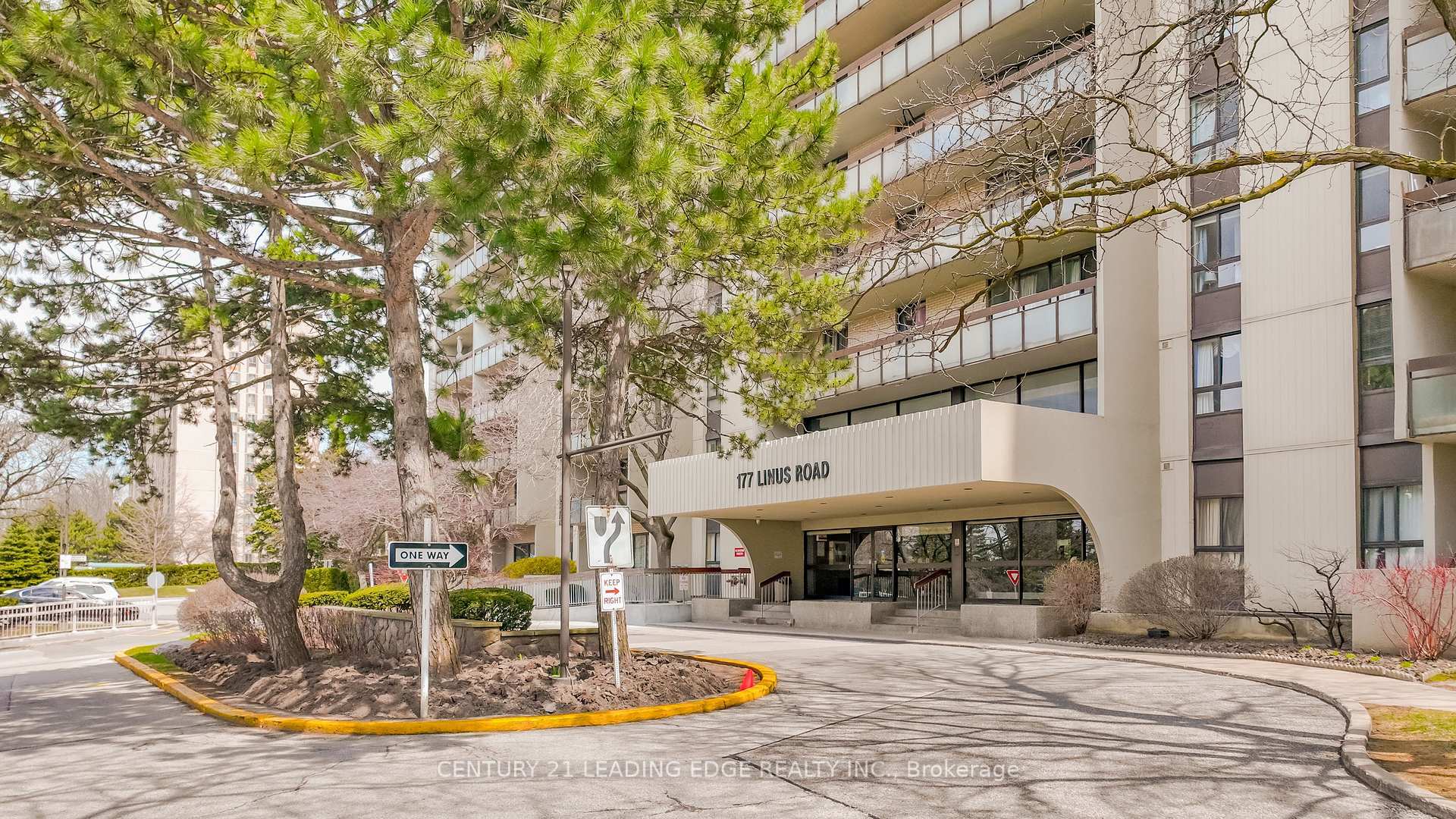 Property Photo: 177 Linus Road 1406 ON M2J 4S5