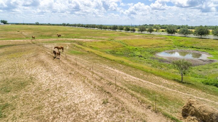 Property Photo: 404 Annies Lane TX 78121