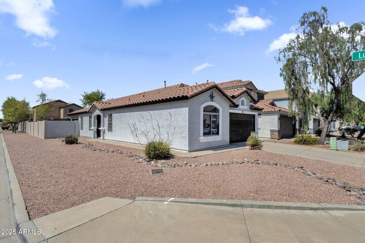 Property Photo: 509 E Daniella Drive AZ 85140