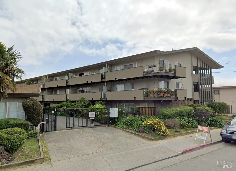 Property Photo:  177 Canal Street 8  CA 94901 