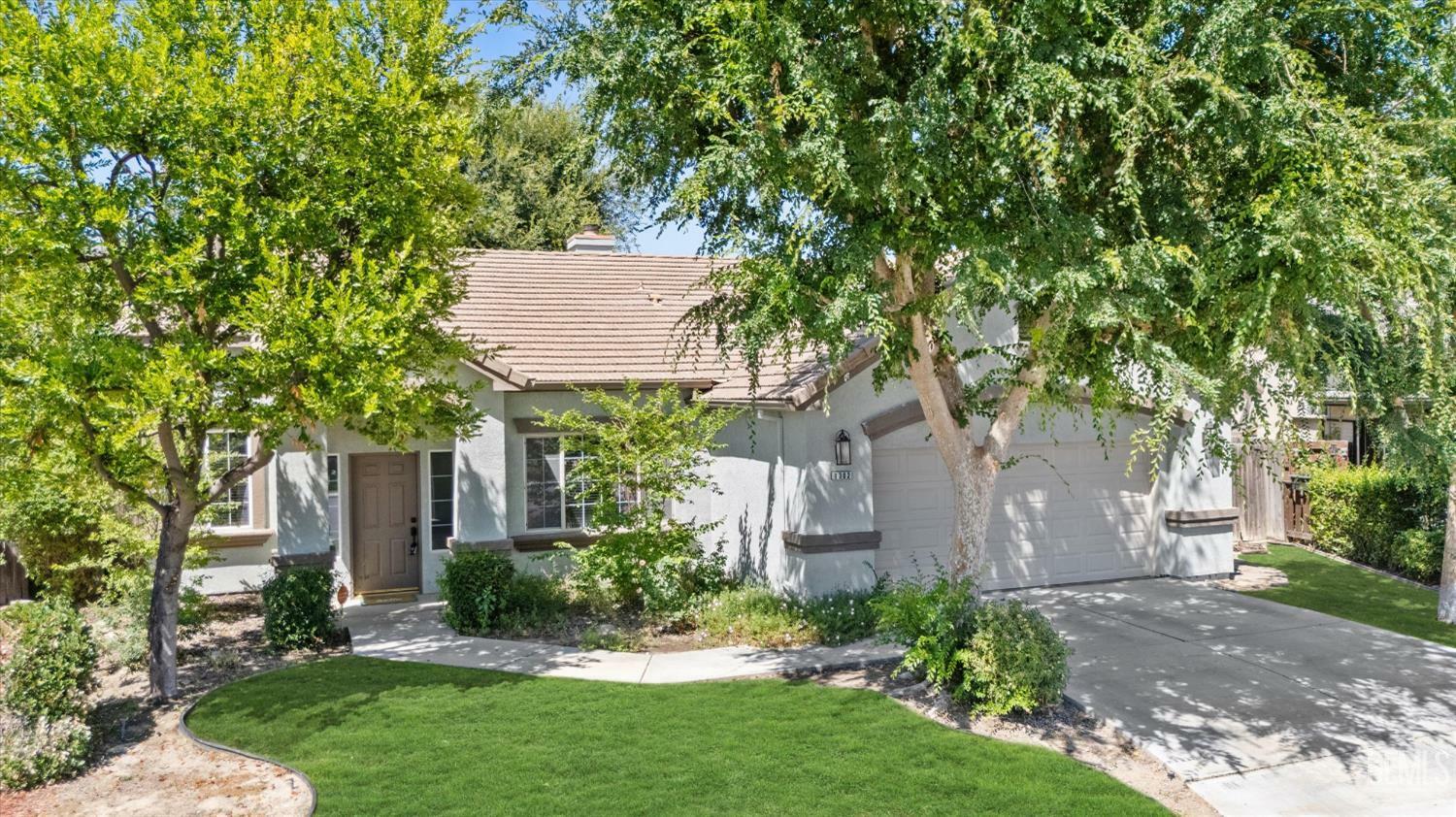 Property Photo:  1302 Calaveras Park Drive  CA 93311 