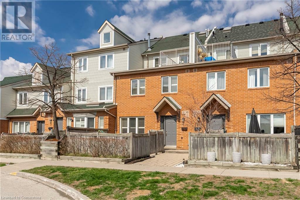 Property Photo:  1241 Parkwest Place 4  ON L5E 3J3 