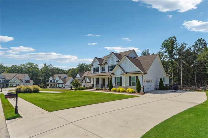 Property Photo: 1039 Montrose Way GA 30548