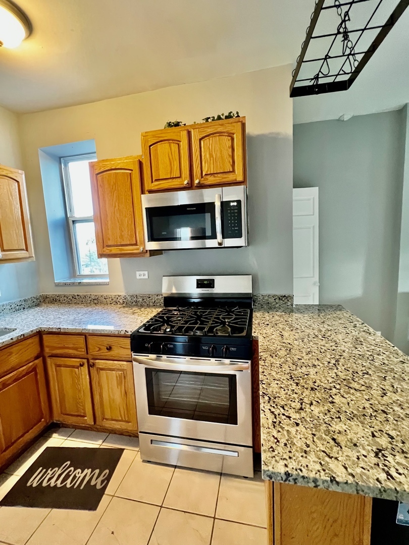 Property Photo: 5350 N Broadway Street 3 IL 60640