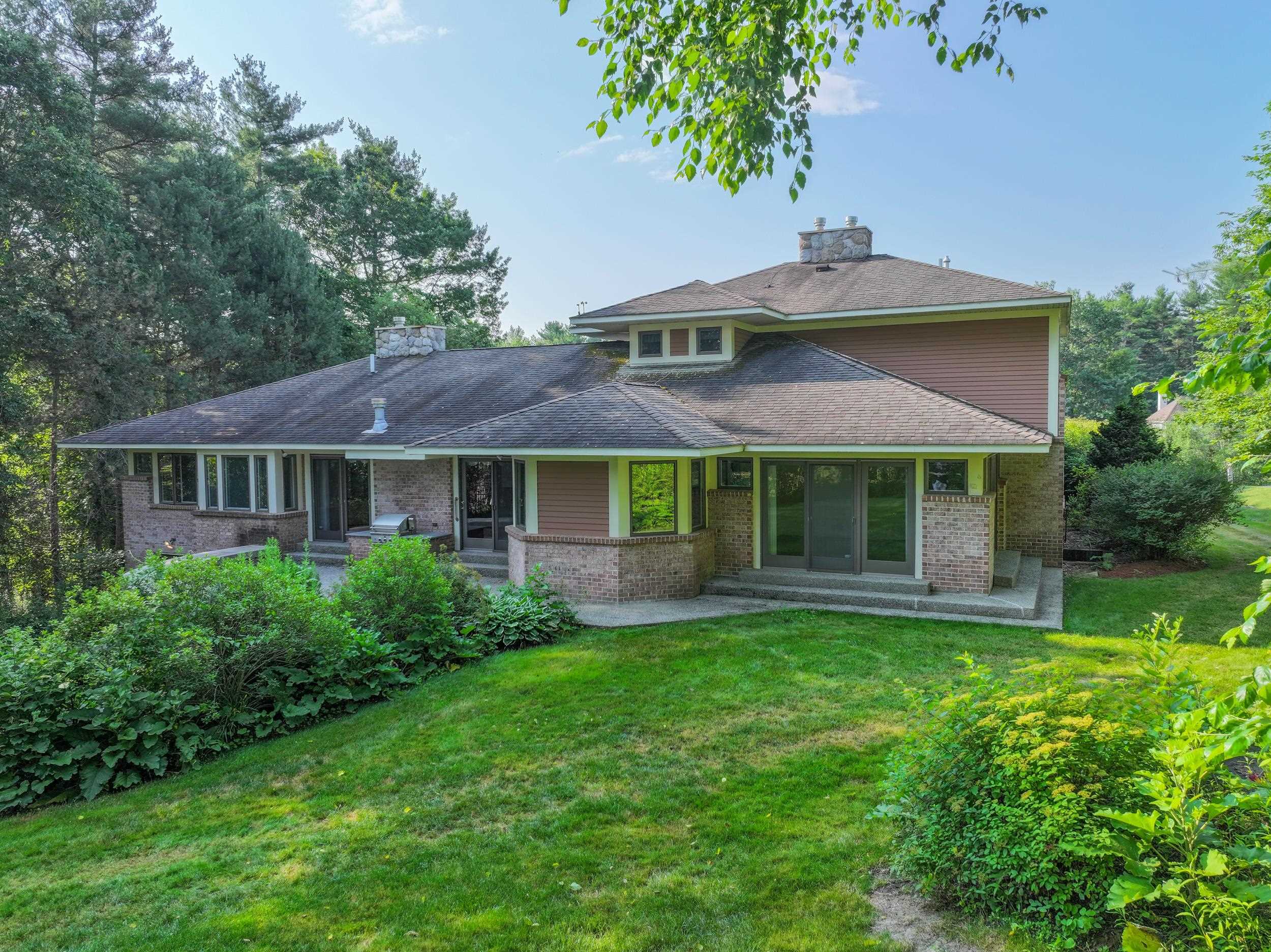 Property Photo: 27 Tanglewood Drive NH 03062