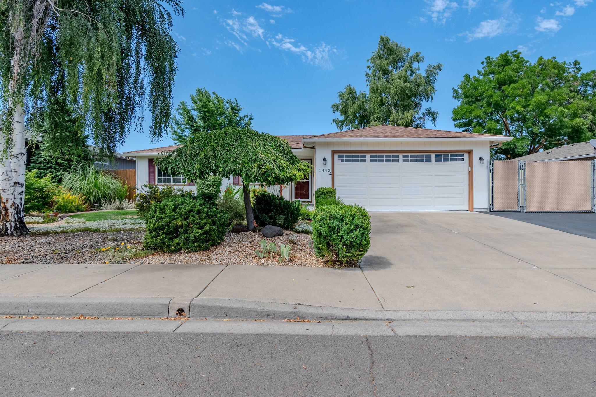 Property Photo:  1442 Avalon Drive  OR 97501 