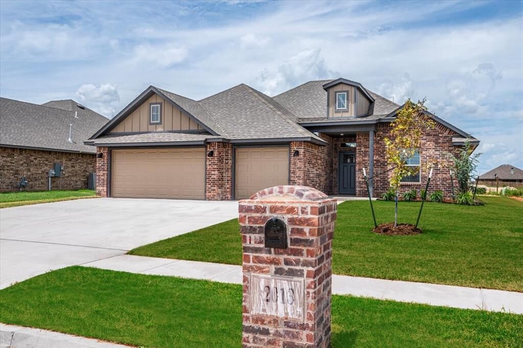 Property Photo: 2013 W Crossbow Way OK 73064