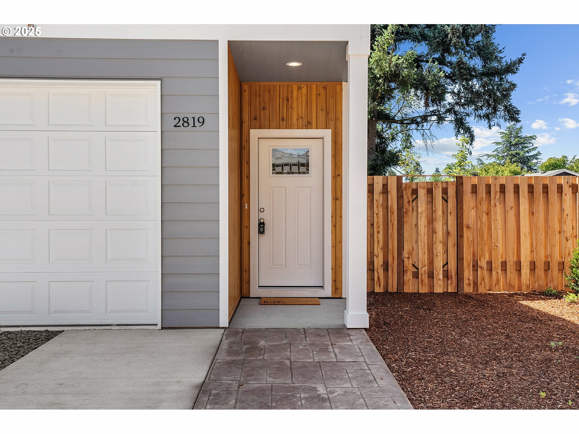 Property Photo:  2819 SE 145th Ave  OR 97236 