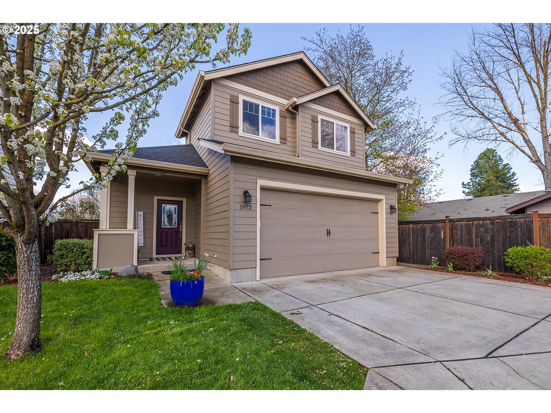 Property Photo: 1972 Debra Sue Ct OR 97404