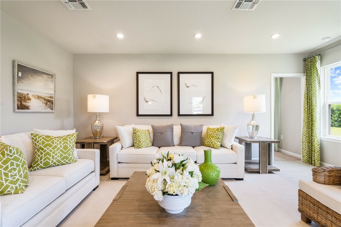 Property Photo:  6530 Pomello Court  FL 32967 