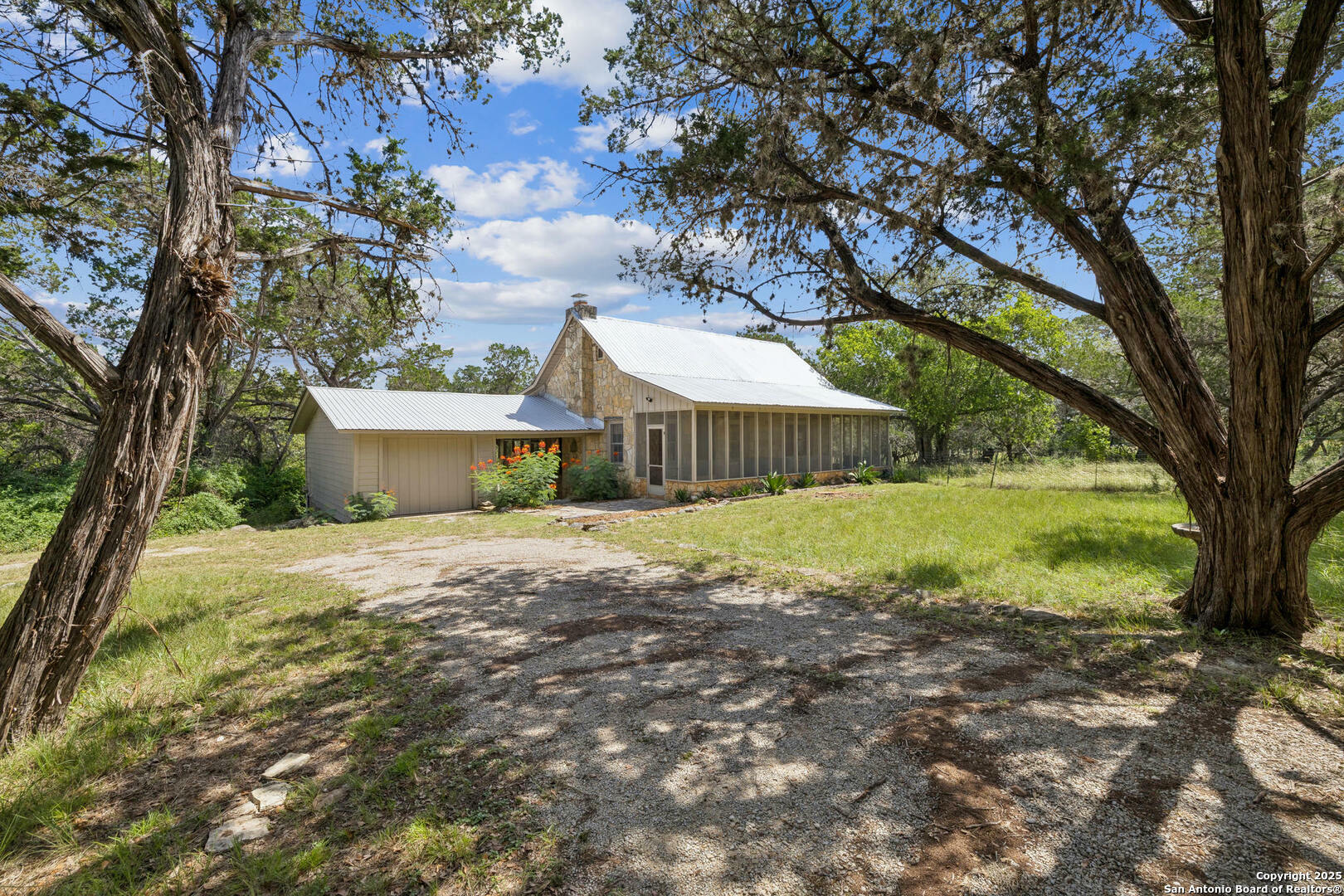Property Photo: 959 Highland Dr TX 78003
