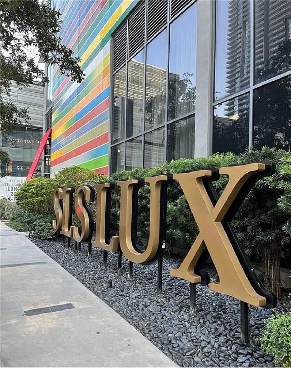 Property Photo:  801 S Miami Ave 4204  FL 33130 