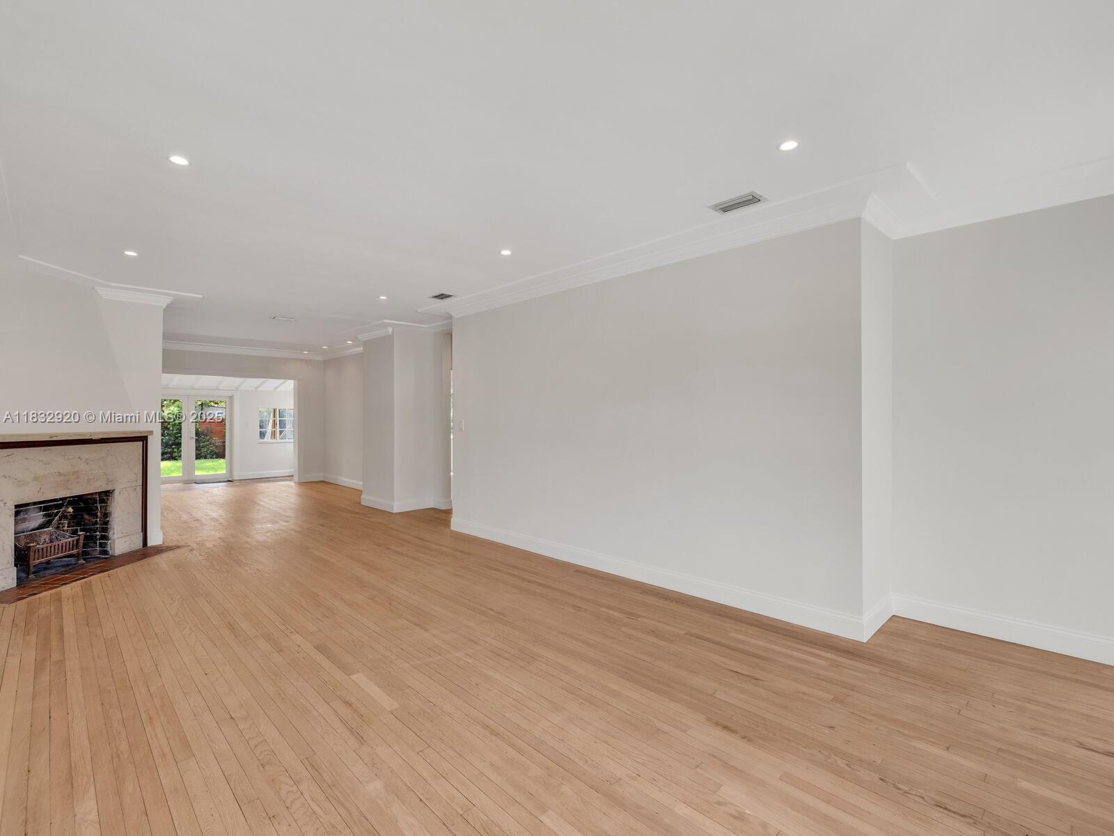 Property Photo: 9033 Carlyle Ave FL 33154