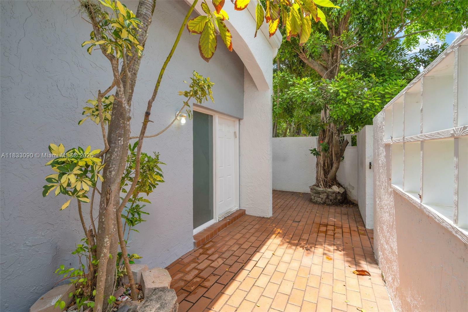 Property Photo: 20908 Leeward Ct 231-3 FL 33180