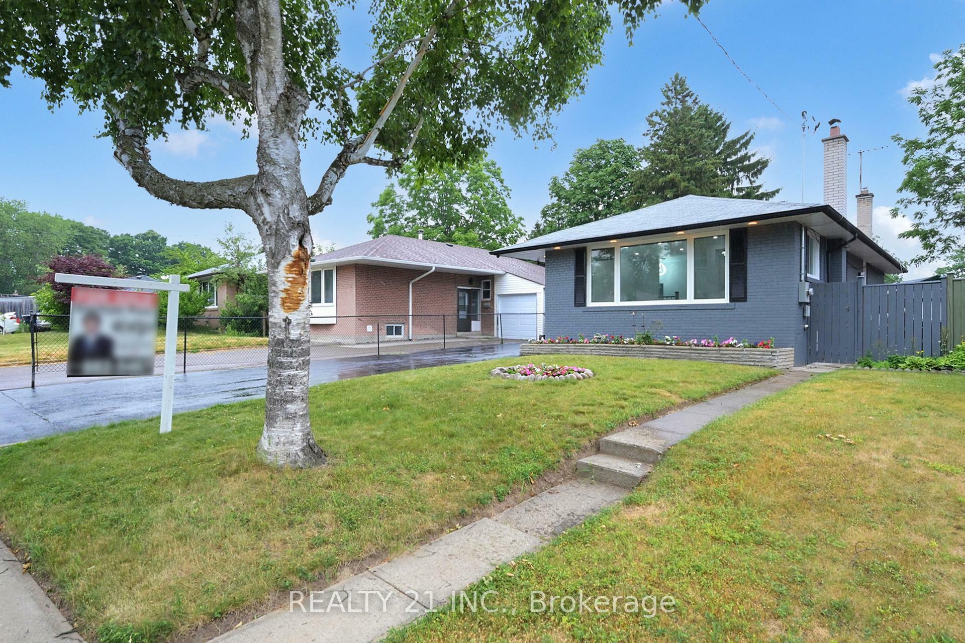 Property Photo:  7 Stoney Creek Drive  ON M1E 3L2 