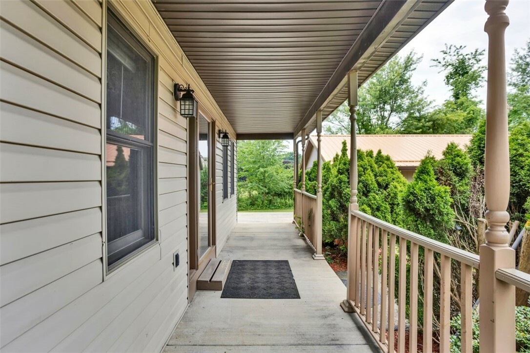 Property Photo:  195 Fezell Rd  PA 15042 