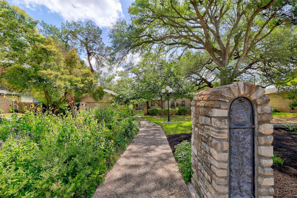 Property Photo: 1207 Oak Shadows Circle TX 78758