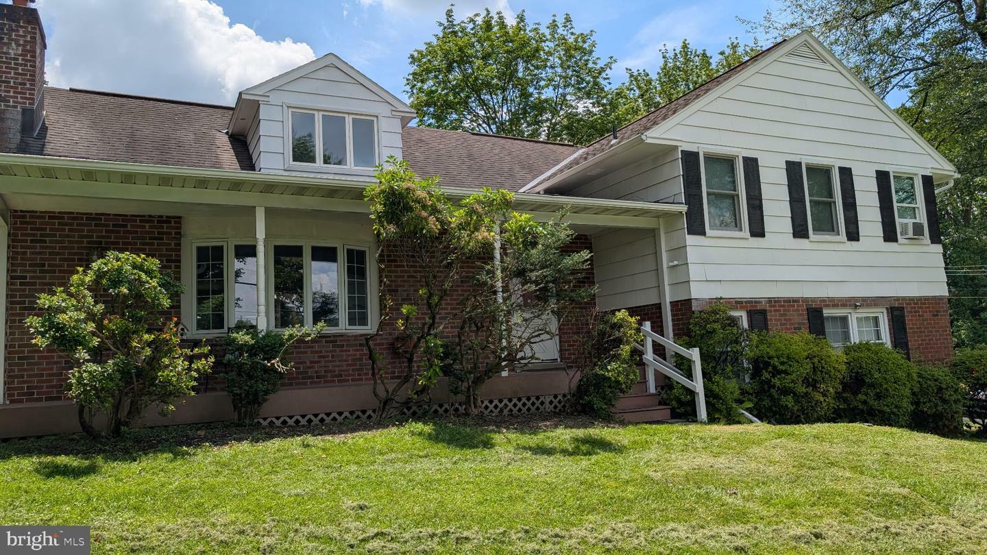Property Photo: 1086 Townsend Circle PA 19087