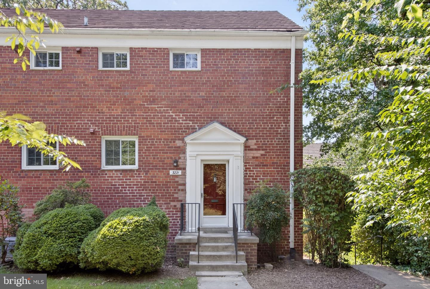 Property Photo: 3221 Valley Drive 712 VA 22302