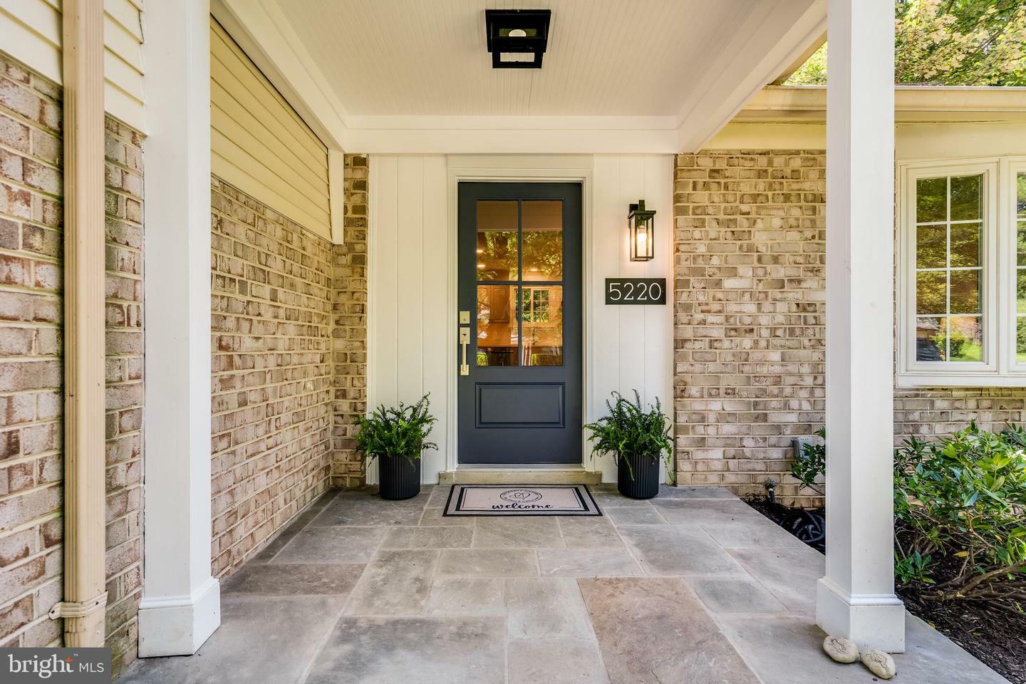 Property Photo: 5220 Gainsborough Drive VA 22032