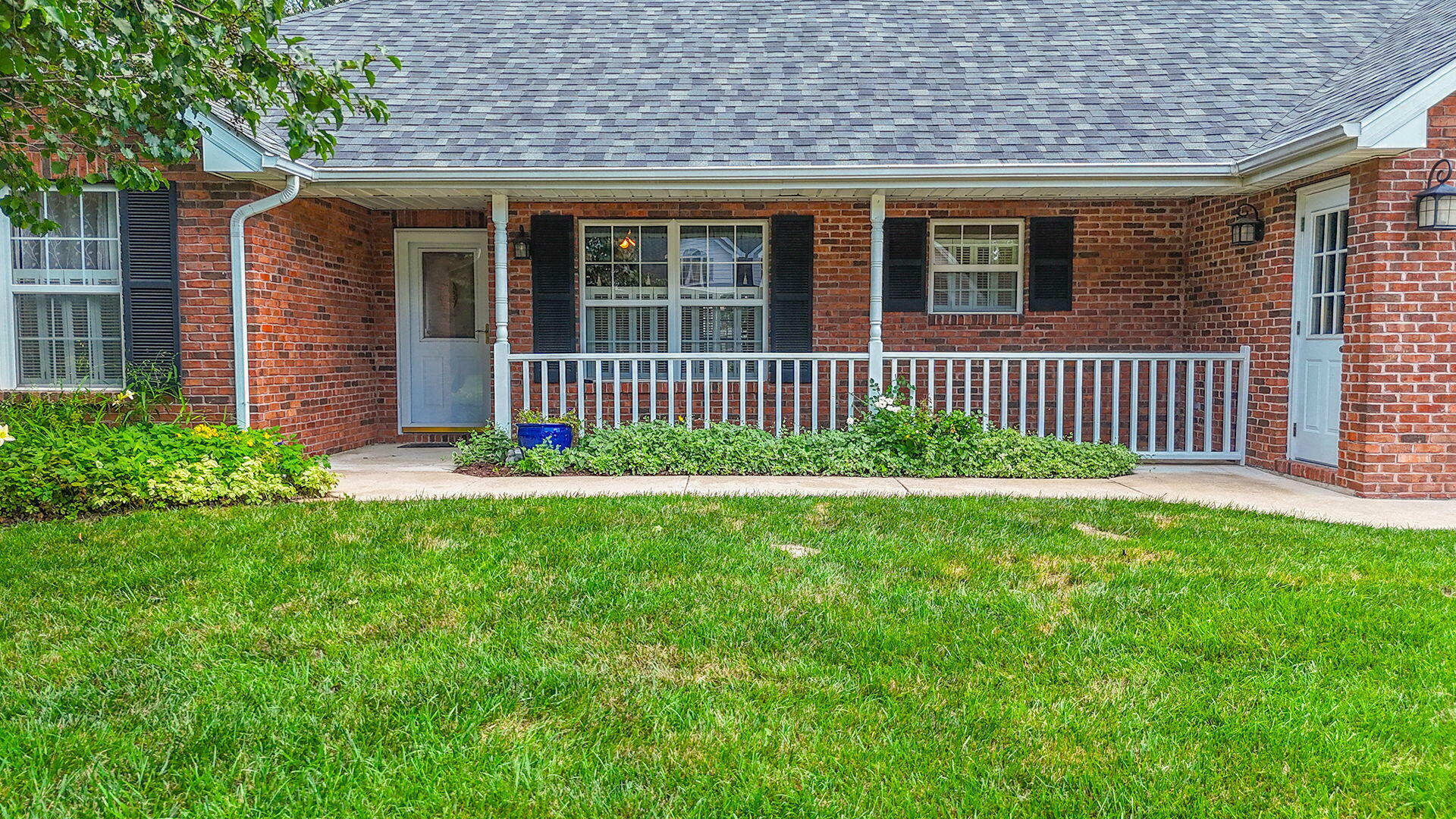 Property Photo: 604 Adens Woods Ct MO 65201