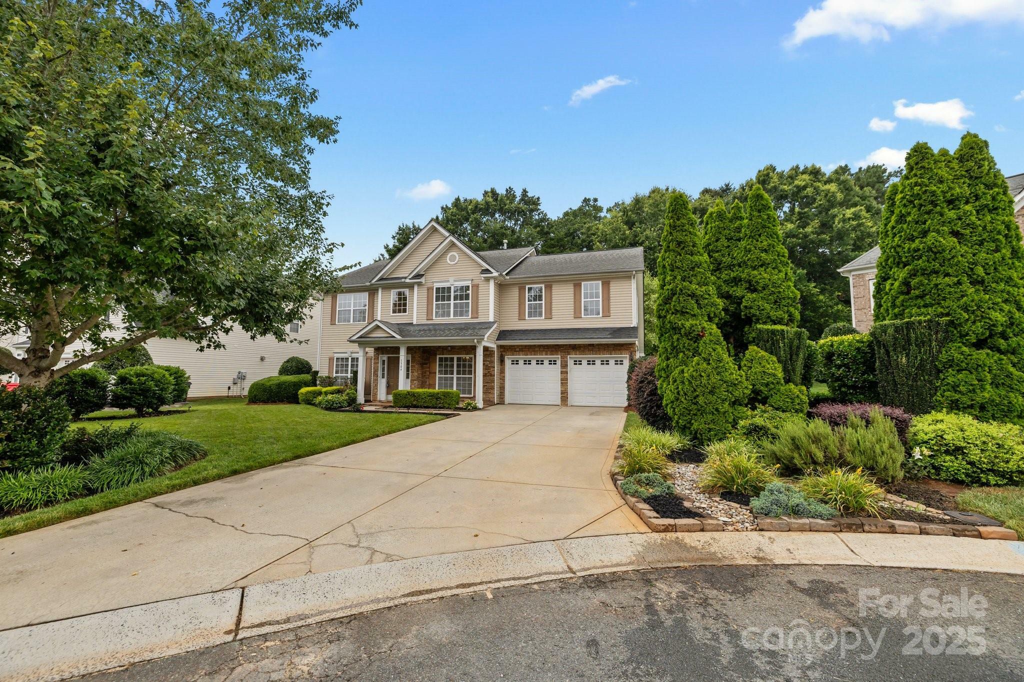 Property Photo: 1504 Jekyll Lane NC 28173