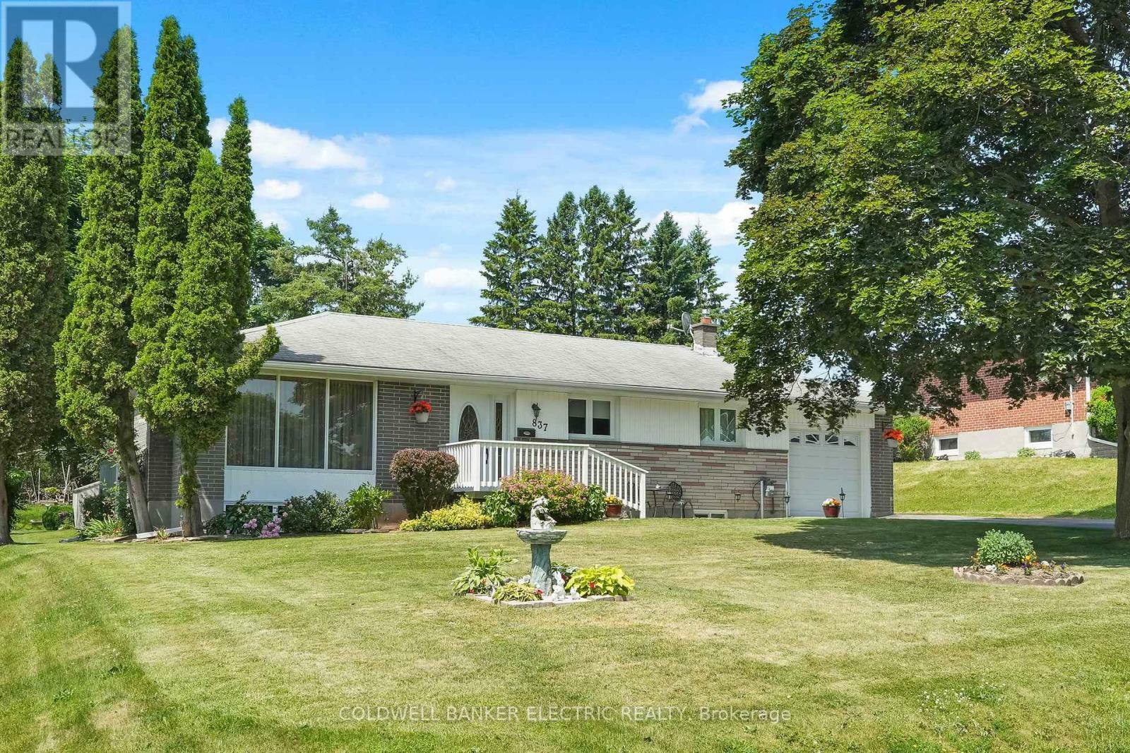 Property Photo: 837 Kingsdale Drive ON K9L 1B6