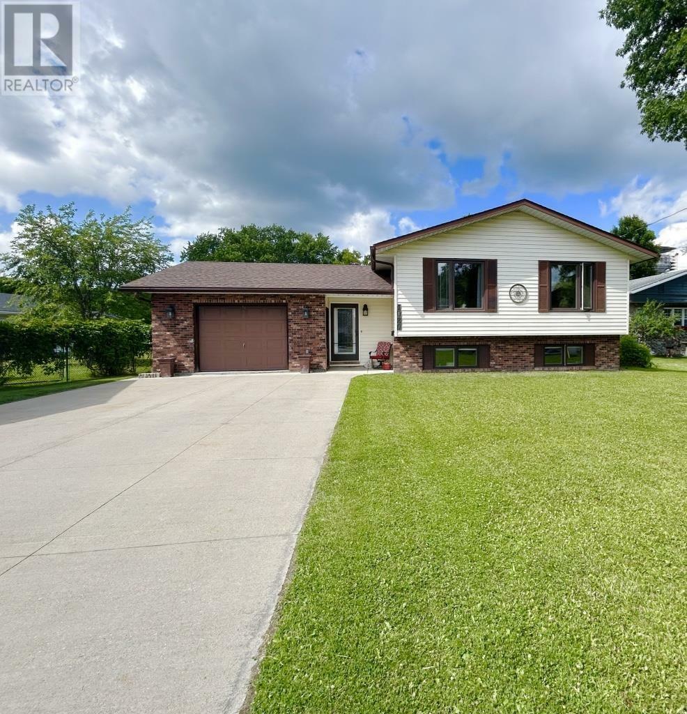 1020 River Road West  Fort Frances ON P9A 2V2 photo