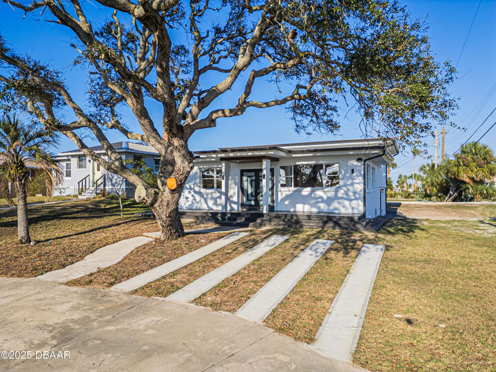 Property Photo:  2061 S Peninsula Drive  FL 32118 