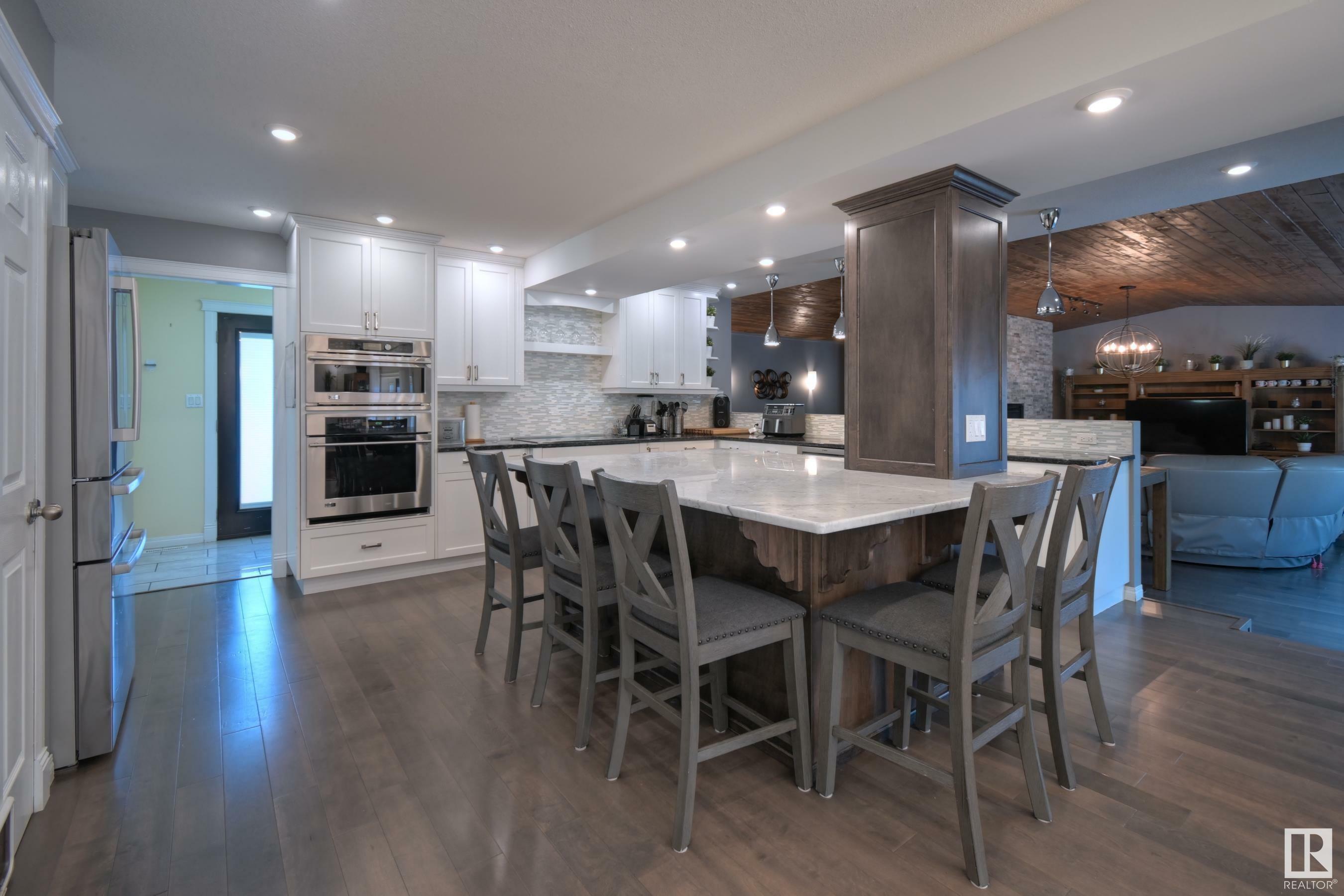 Property Photo: 7 Marlboro Place AB T7X 2P1