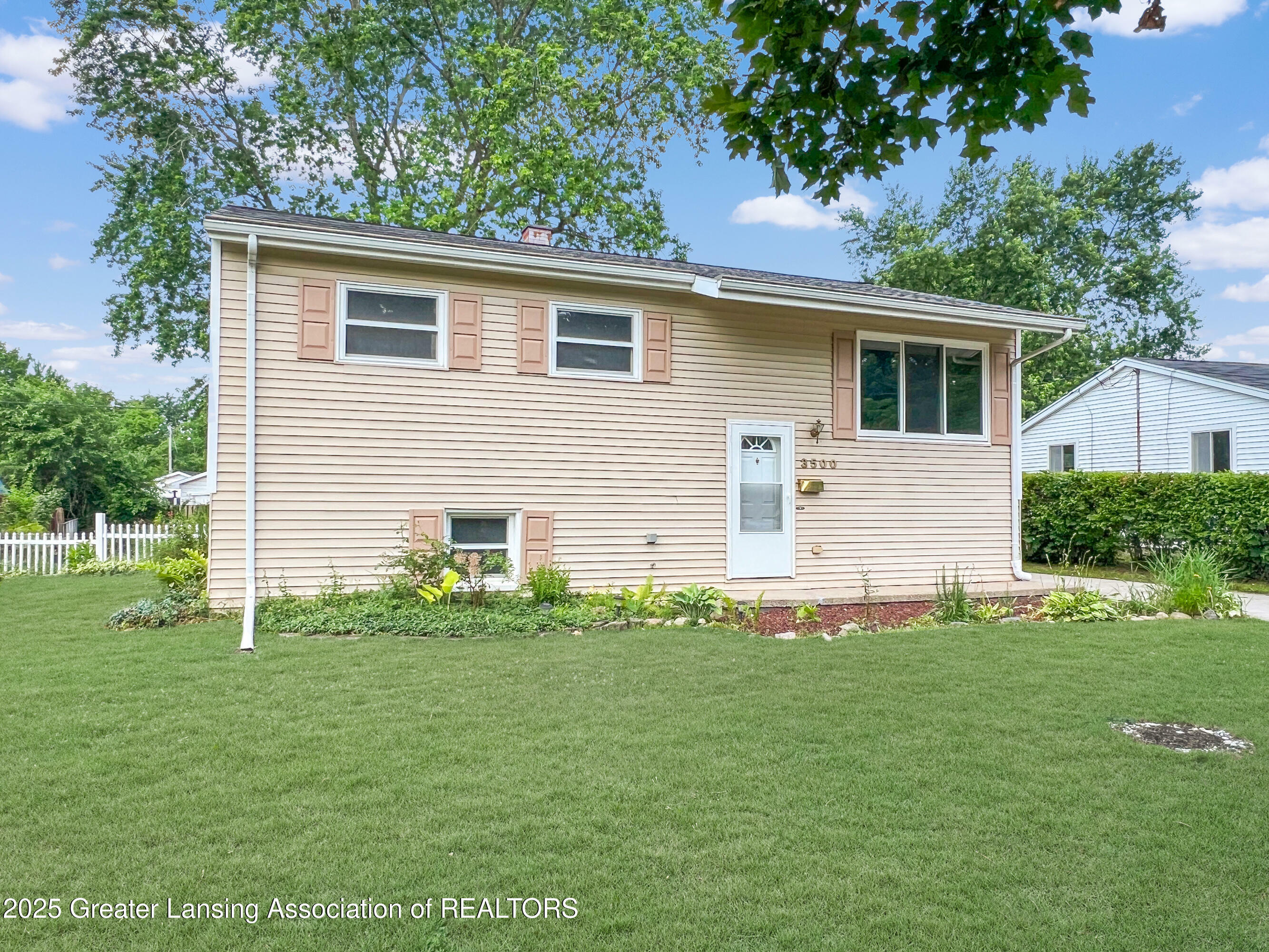 Property Photo: 3500 S Catherine Street MI 48911