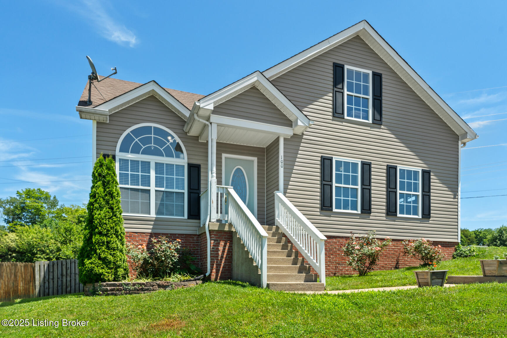 Property Photo:  100 Spencer Ct  KY 40065 