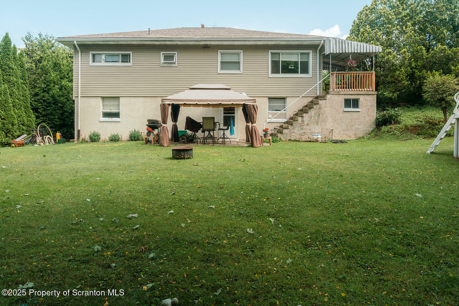 Property Photo: 118 Howard Street PA 18518