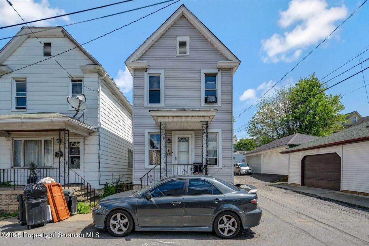 Property Photo: 7 Oakwood Place PA 18510