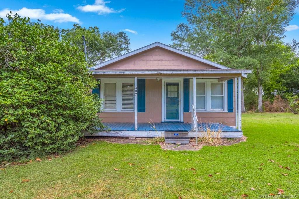 307 S Welty Street  Iowa LA 70647 photo