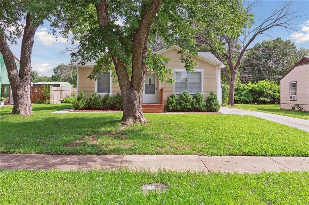 Property Photo: 609 W Beech Street KS 67301