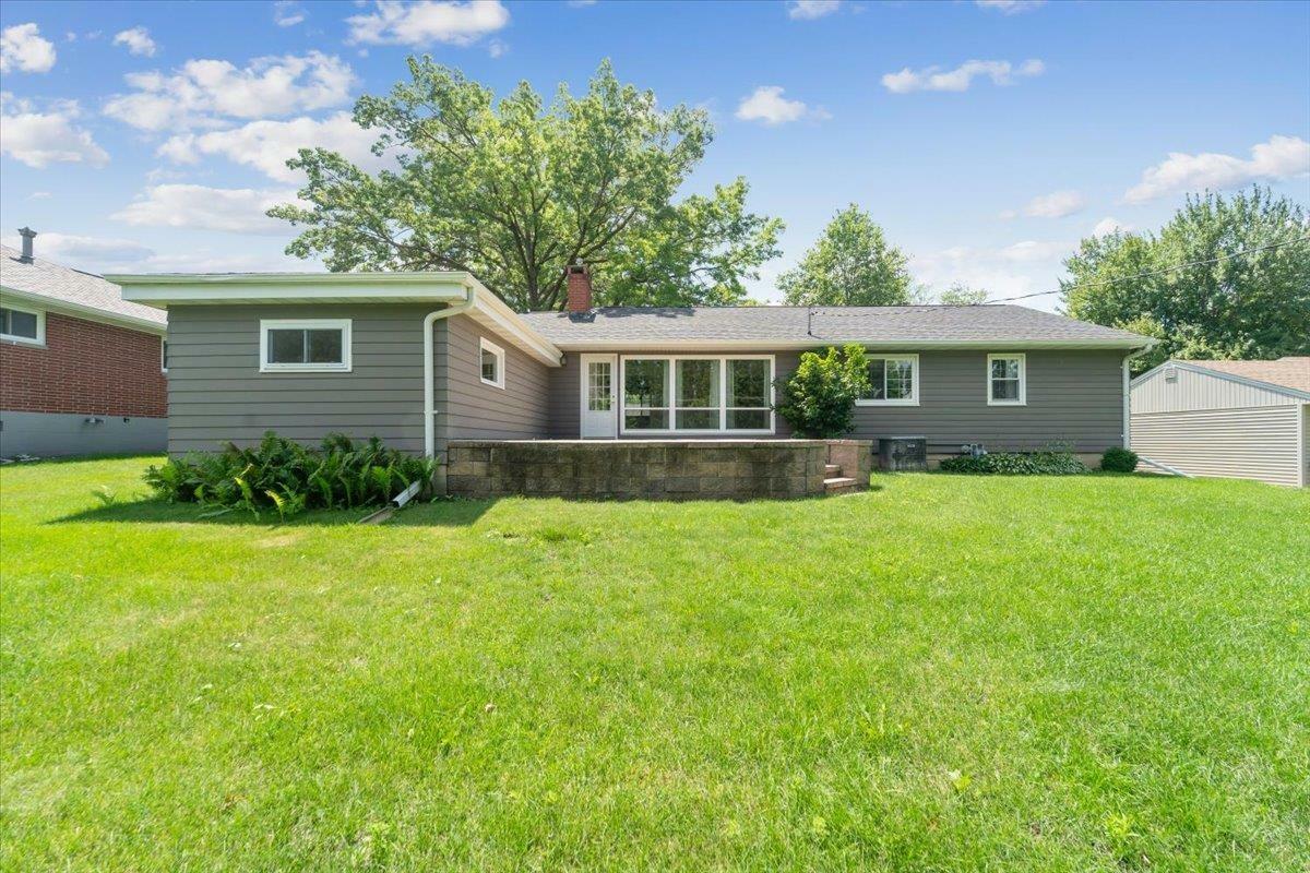 Property Photo:  1213 Elm Street  IA 50662 