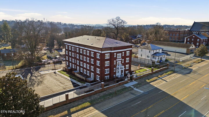 Property Photo: 2724 E Magnolia Ave 205 TN 37914